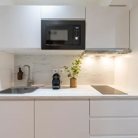 Nouveau Sacre Coeur 4 Apartment *